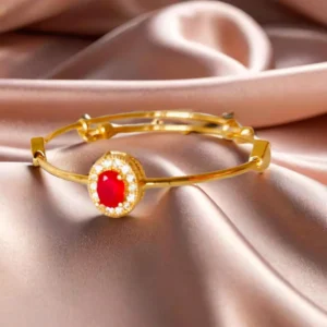 Gold flexible bracelet